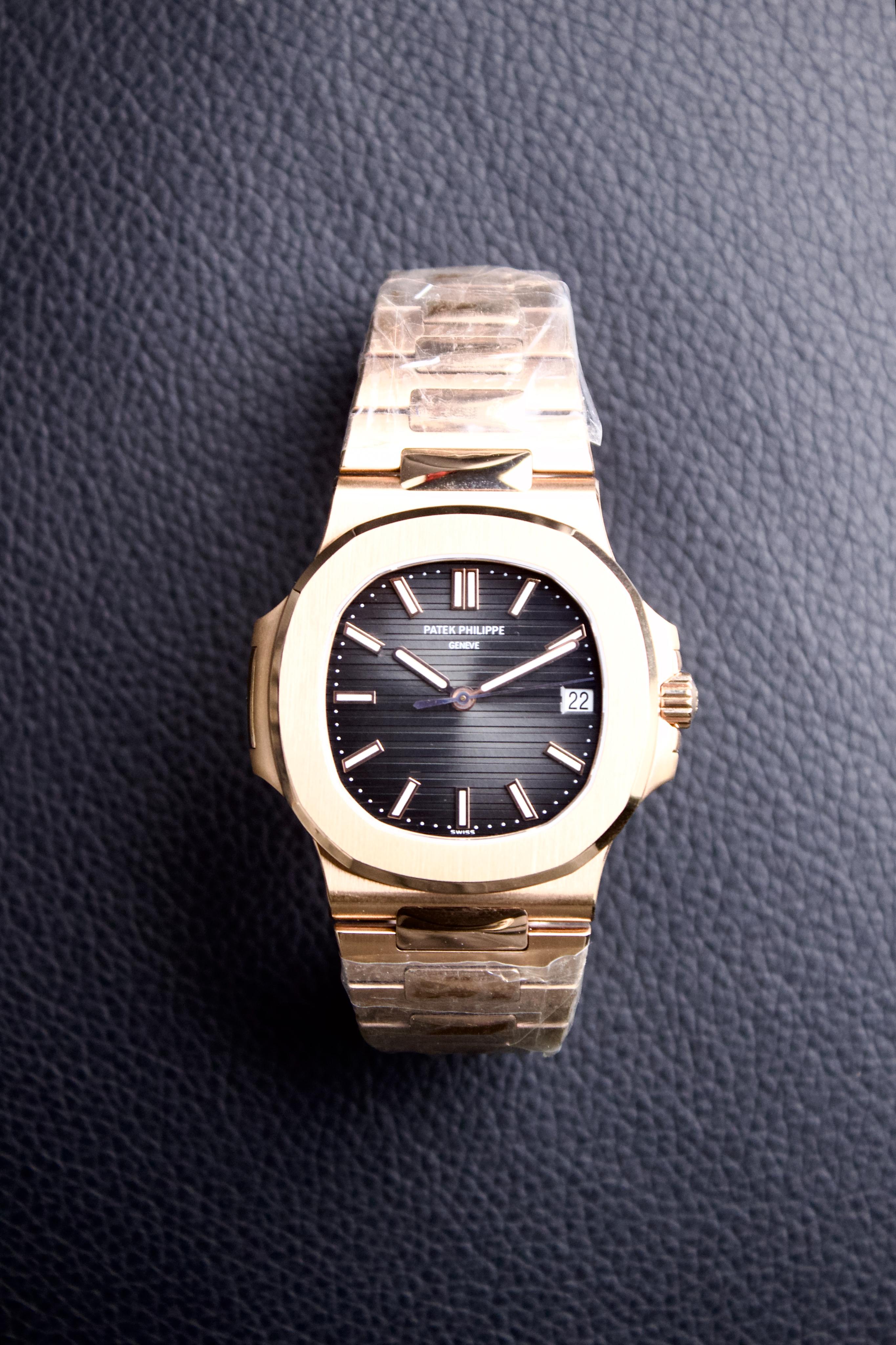 PATEK PHILIPPE (5711( ROSE GOLD