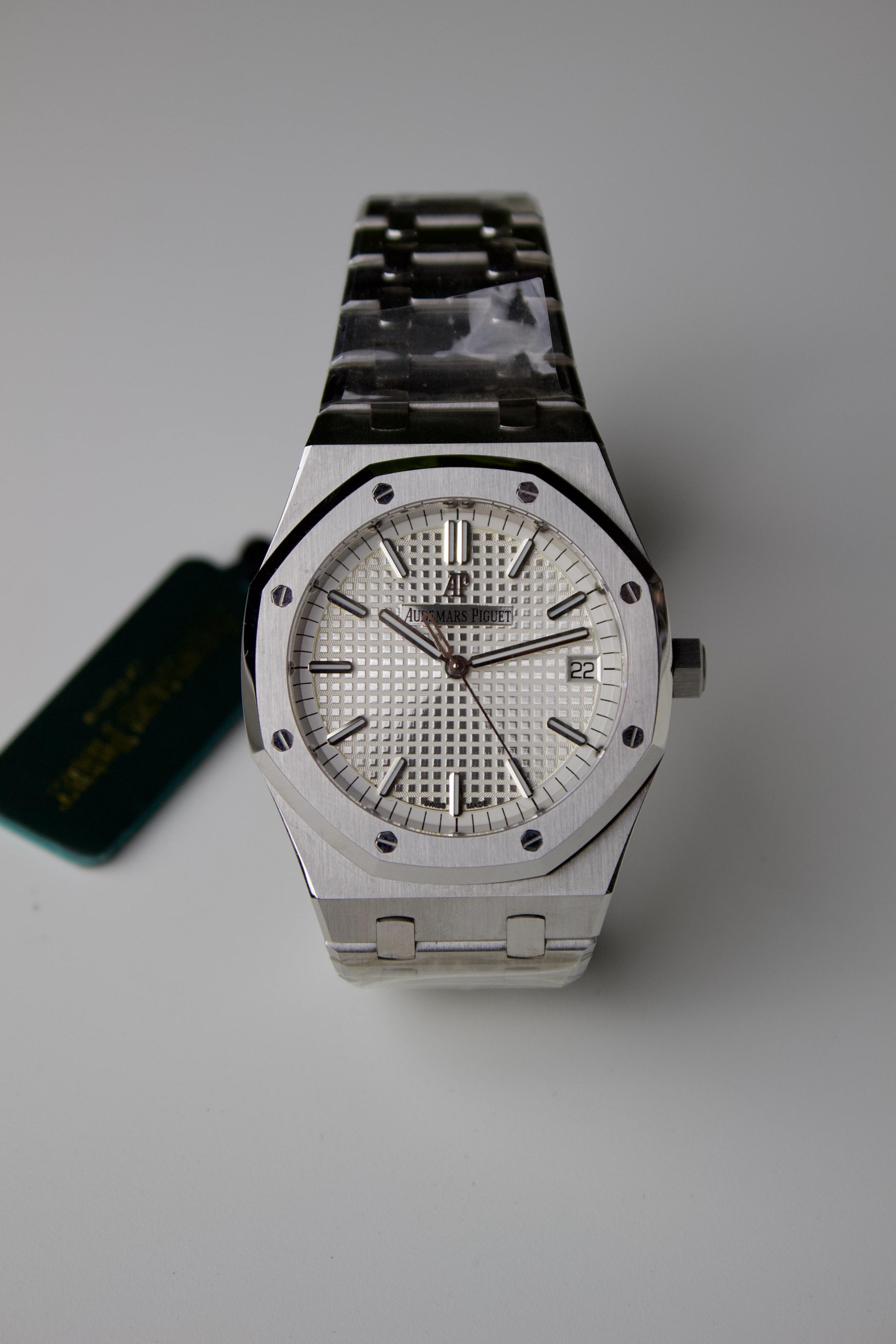AUDEMARS PIGUET ROYAL OAK STAINLESS STEEL WHITE DIAL