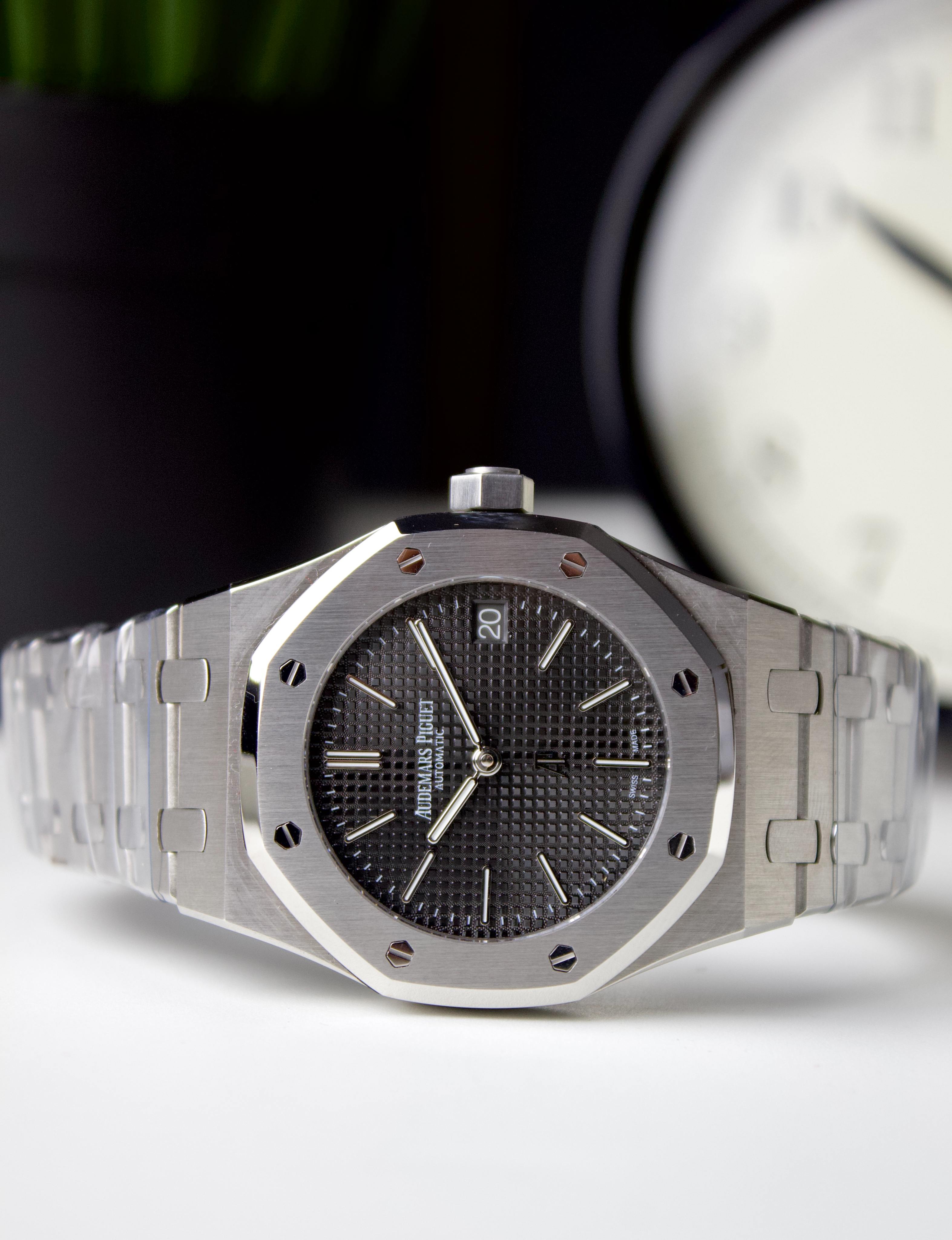 AUDEMARS PIGUET ROYAL OAK STAINLESS STEEL BLACK DIAL