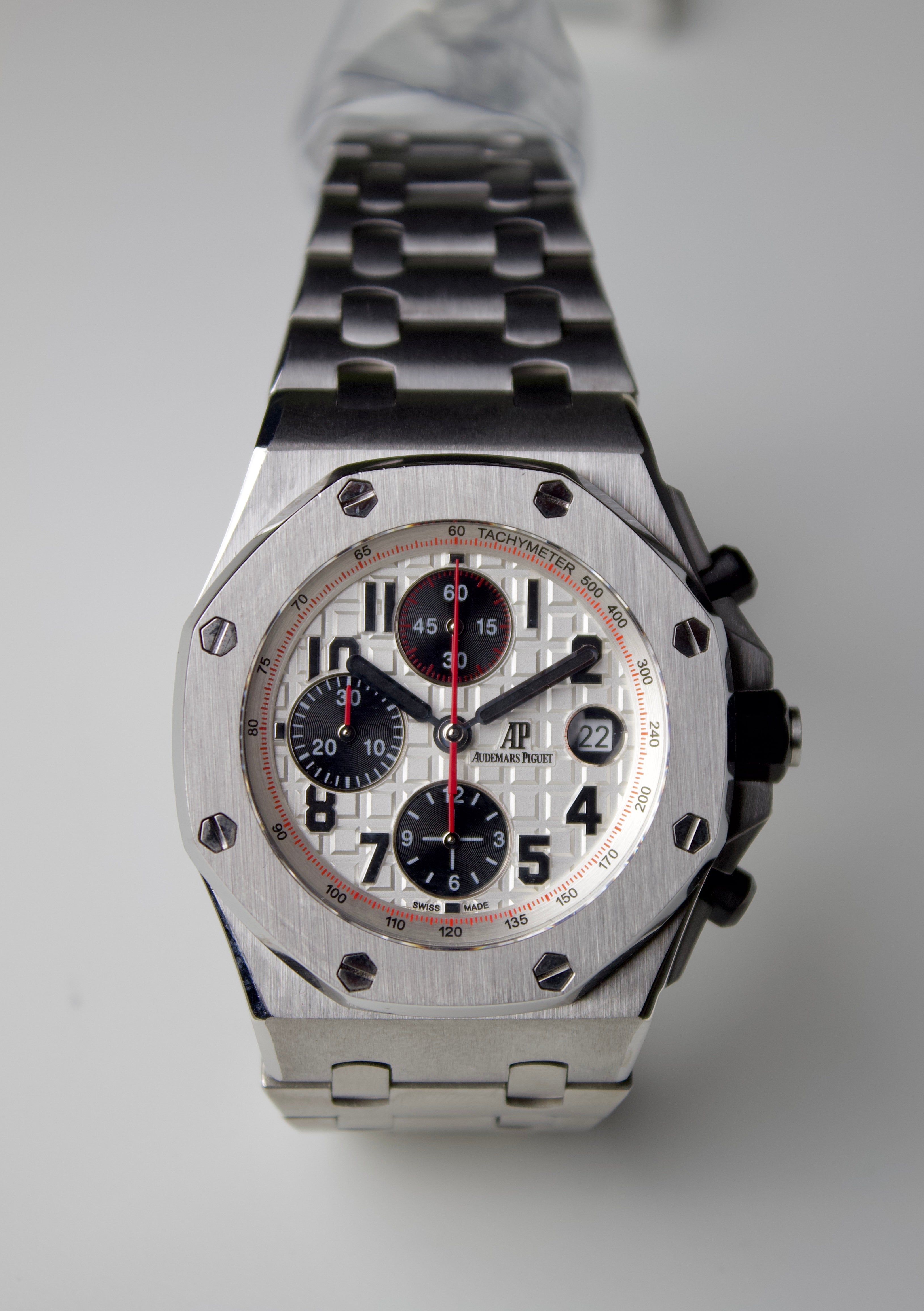 AUDEMARS PIGUET ROYAL OAK OFFSHORE CHRONOGRAPH WHITE DIAL