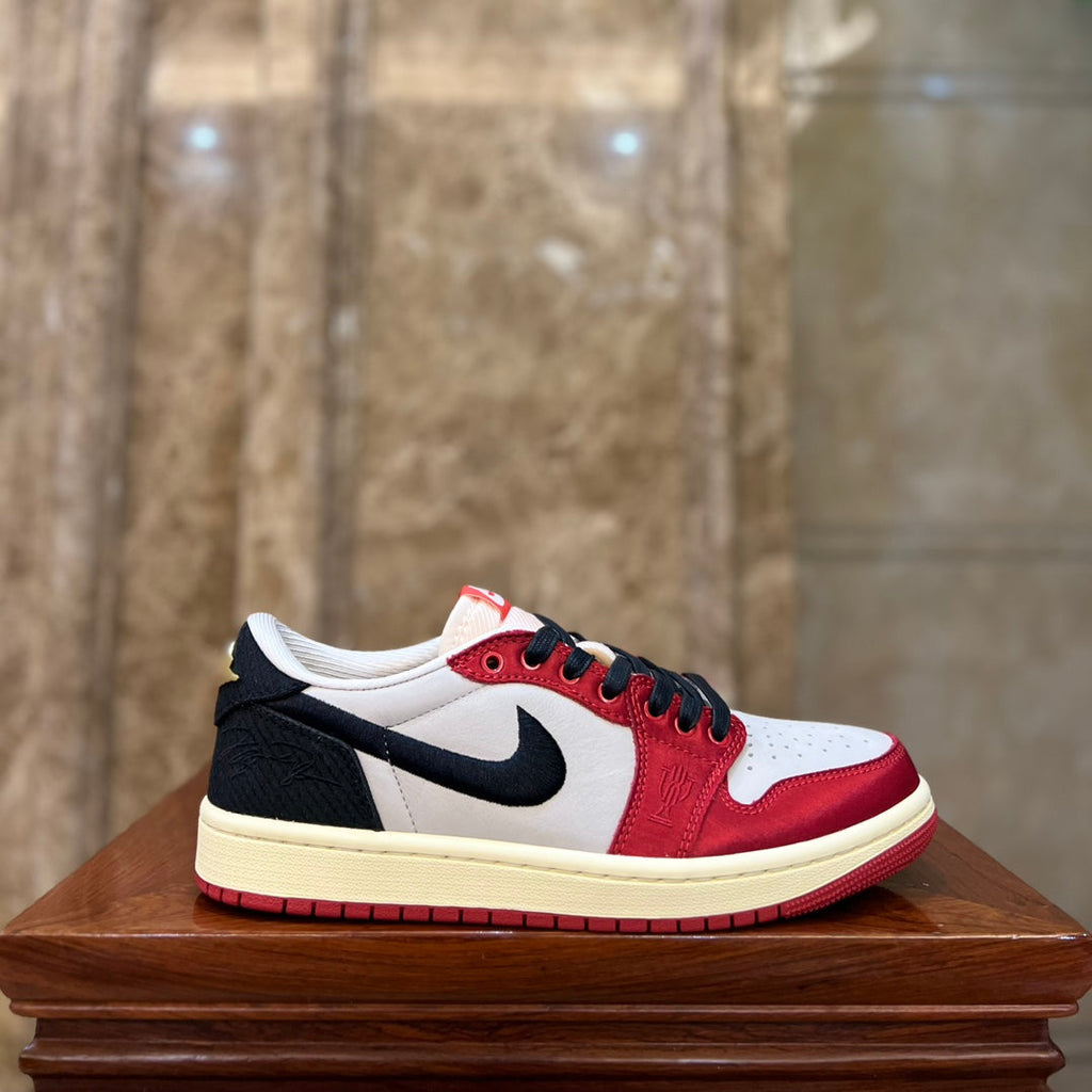 NIKE JORDAN TROPHY ROOM X AIR JORDAN 1 RETRO LOW OG SP