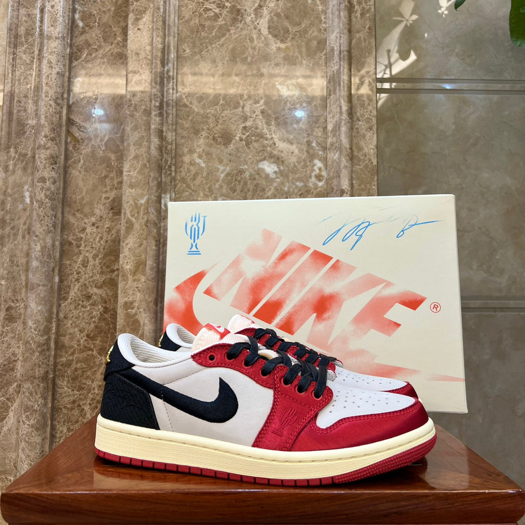 NIKE JORDAN TROPHY ROOM X AIR JORDAN 1 RETRO LOW OG SP