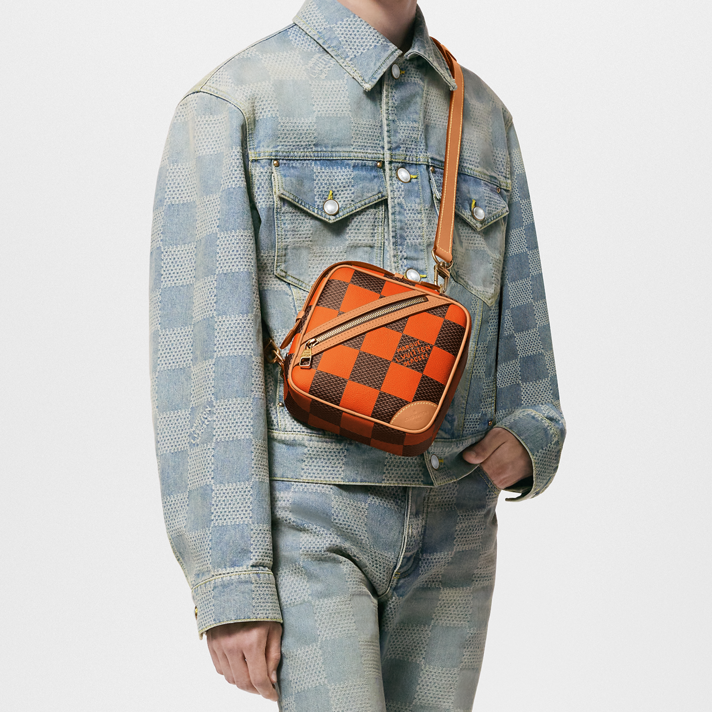 LOUIS VUITTON Chess Messenger orange